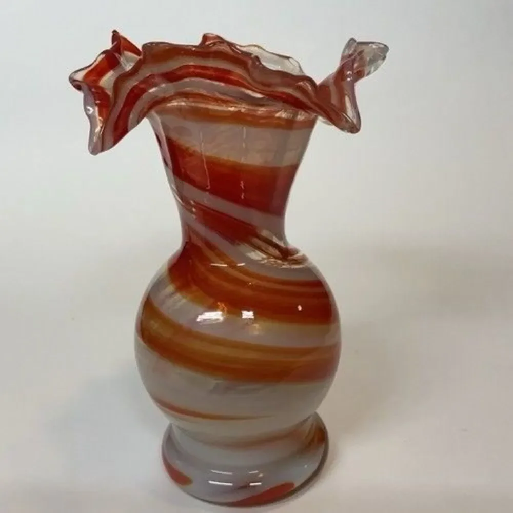 Vintage Smith's‎ Old Timer Hand Blown Swirl Glass Vase w/ Ruffles 6.75